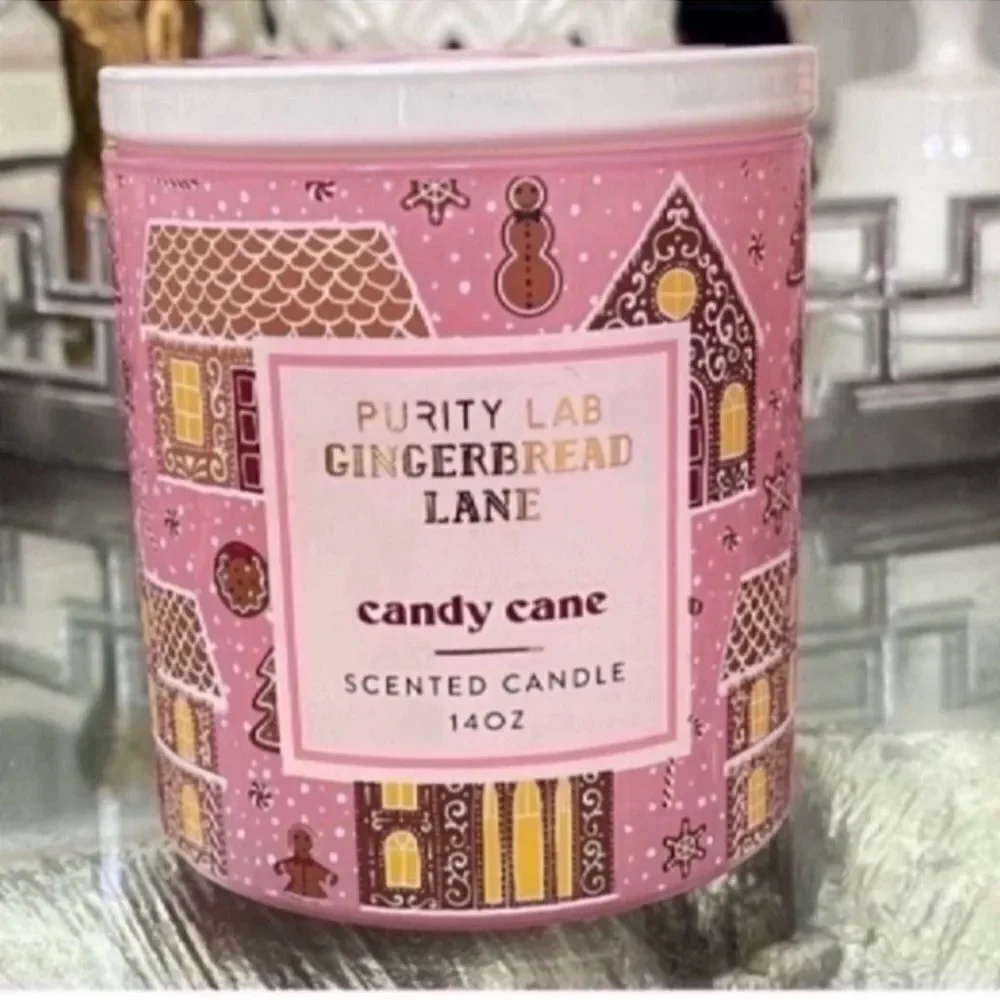 New Scented 14oz candle in teal gingerbread container
